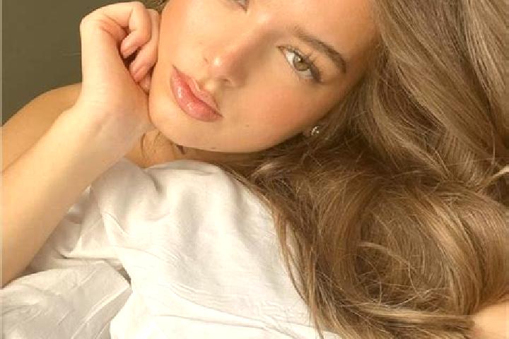 Evelyn, 26, a brunette hazel-eyed caribbean companion based in Blokagung. Offering Couples, Overnight, Dinner Date. Available for incall and outcall, day and...