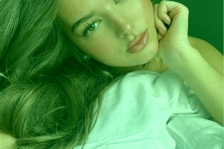 Evelyn, 26, a brunette hazel-eyed european companion based in Isques. Offering Deep French Kissing, Overnight, Massage, Dinner Date. Available for incall and...