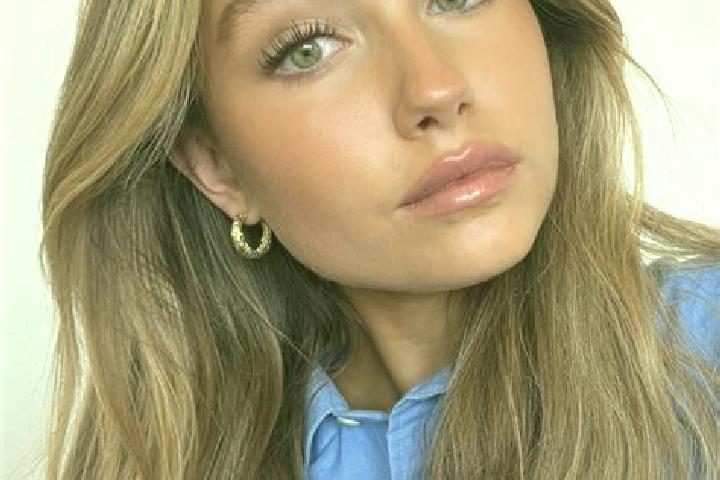 Evelyn, 26, a dark blonde green-eyed mixed companion based in Surovikino. Offering OWO, GFE, Girlfriend Experience, Massage. Available for incall and outcall...