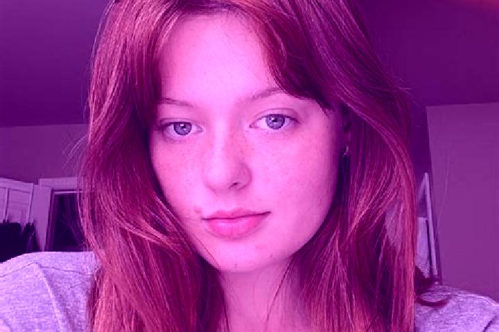 Evelyn, 26, a red brown-eyed european companion based in Paris. Offering Dinner Date, Travel Companion, CIM. Available for incall and outcall, day and evenin...