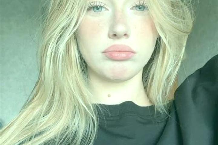 Evelyn, 26 — Escort in Skourta, Greece
