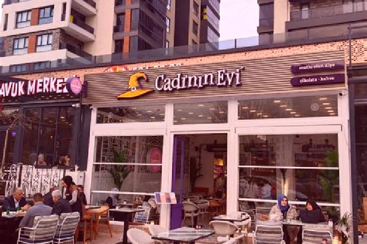Evelyn, 26 — Escort in Yediyol, Turkey