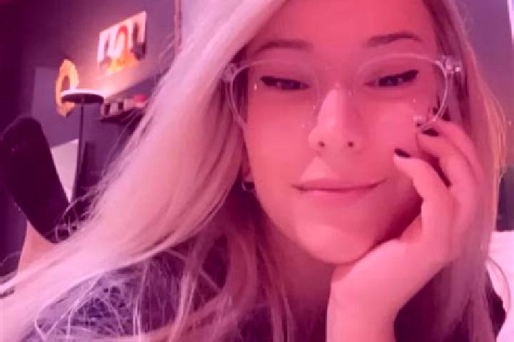 Evelyn, 27, a blonde amber-eyed asian companion based in Ventron. Offering Deep French Kissing, 69, CIM. Available for incall and outcall, day and evening da...