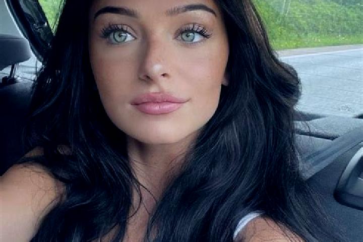 Evelyn, 27, a chestnut grey-eyed caucasian companion based in Emerald Lake Hills. Offering Dinner Date, BDSM, GFE. Available for incall and outcall, day and ...