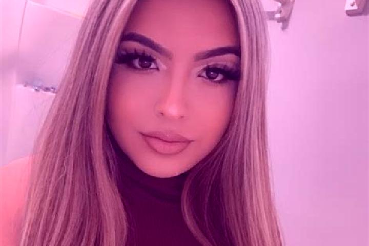 Evelyn, 27, a red blue-eyed latina companion based in Pinzberg. Offering BDSM, Striptease, A-Level. Available for incall and outcall, day and evening dates.