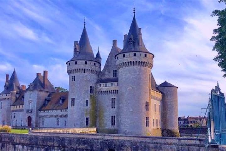 Evelyn, 27 — Escort in Belleville-sur-Loire, France