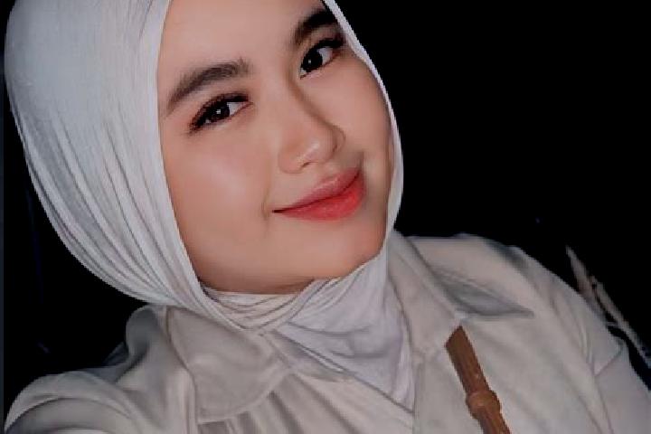Evelyn, 27 — Escort in Curup, Indonesia