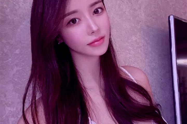 Evelyn, 27 — Escort in Duobagou, China