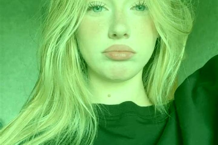 Evelyn, 27 — Escort in Haieu, Romania