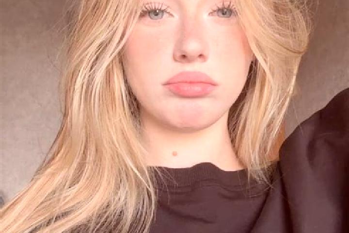 Evelyn, 27 — Escort in Karasungur, Turkey