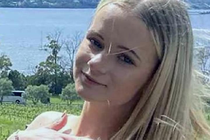 Evelyn, 27 — Escort in Laura, Australia