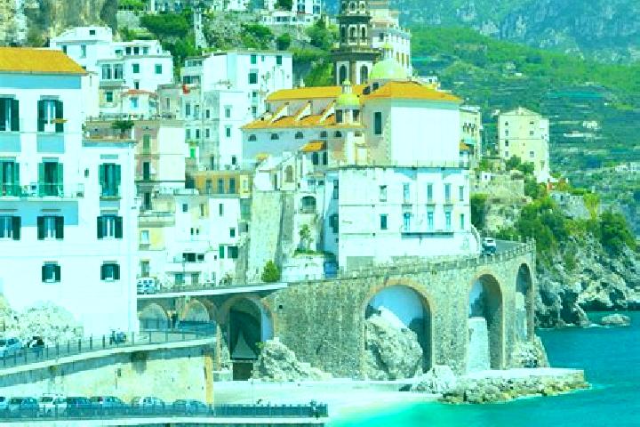 Evelyn, 27 — Escort in Lucino, Italy