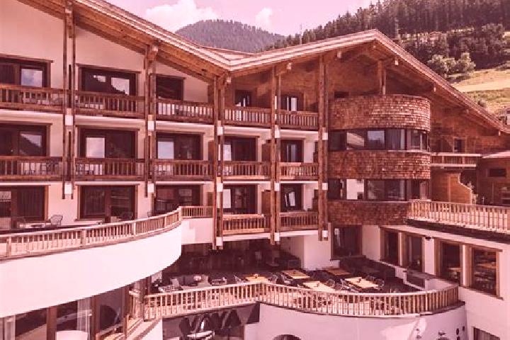Evelyn, 27 — Escort in Nauders, Austria