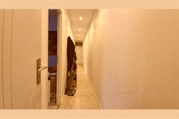 Evelyn, 27 — Escort in Rousset, France