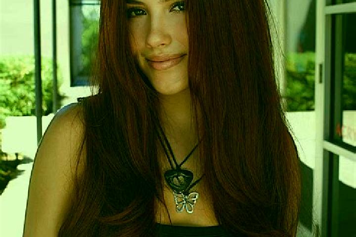 Evelyn, 28, a auburn dark-eyed latina companion based in Badami. Offering Couples, Fetish, Party Girl. Available for incall and outcall, day and evening dates.