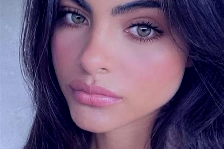 Evelyn, 28, a brunette green-eyed latina companion based in Sosnogorsk. Offering Massage, Duos. Available for incall and outcall, overnight bookings available.