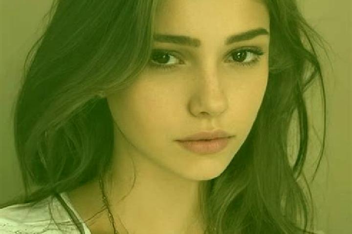 Evelyn, 28, a chestnut dark-eyed slavic companion based in Mataika. Offering Couples, Prostate Massage. Available for incall and outcall, day and evening dates.