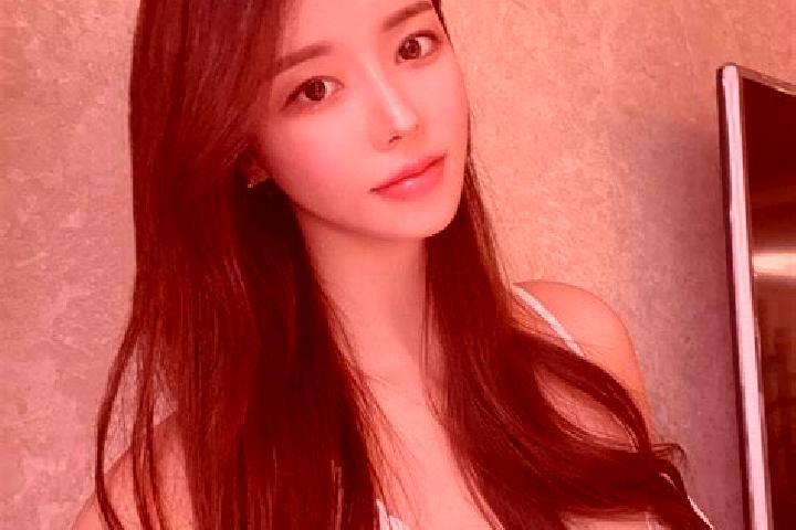 Evelyn, 28 — Escort in Liancai, China
