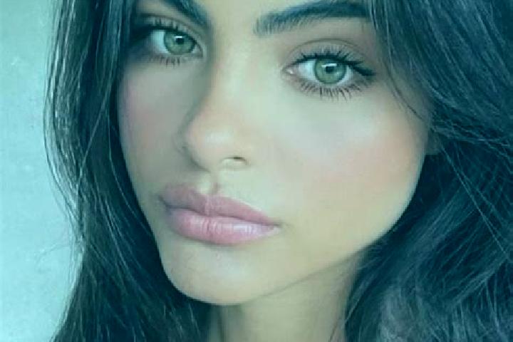 Evelyn, 29, a black green-eyed indian companion based in Callan. Offering Tantra, OWO. Available for incall and outcall, overnight bookings available.