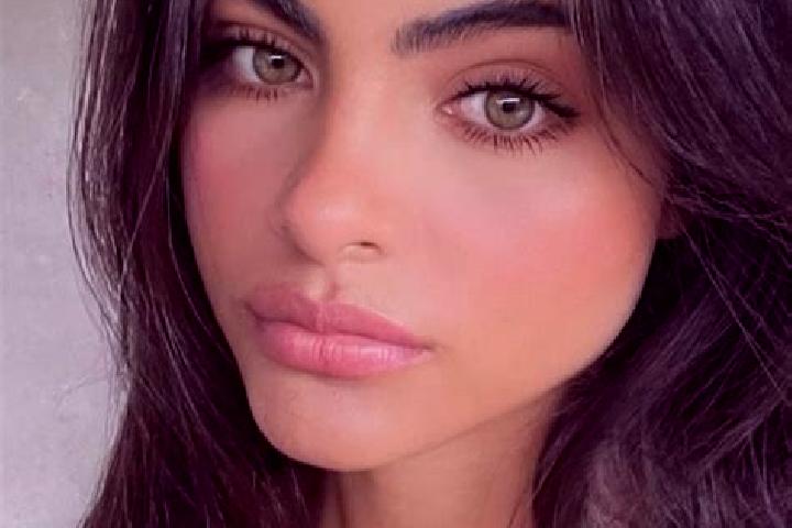 Evelyn, 29, a black hazel-eyed caucasian companion based in La l. Offering Party Girl, Dinner Date, Girlfriend Experience, GFE, A-Level. Available for incall...