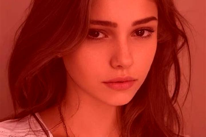 Evelyn, 29, a chestnut hazel-eyed slavic companion based in Loma de Progreso. Offering Girlfriend Experience, Party Girl, OWO. Available for incall and outca...