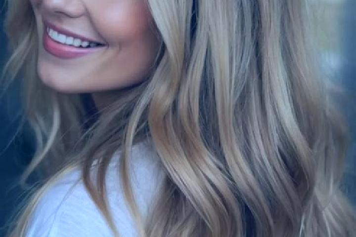 Evelyn, 29, a dark blonde hazel-eyed european companion based in Gensac. Offering Party Girl, Couples. Available for incall and outcall, day and evening dates.