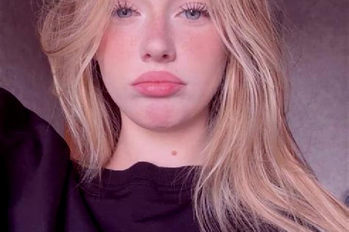 Evelyn, 29 — Escort in Aspindza, Georgia