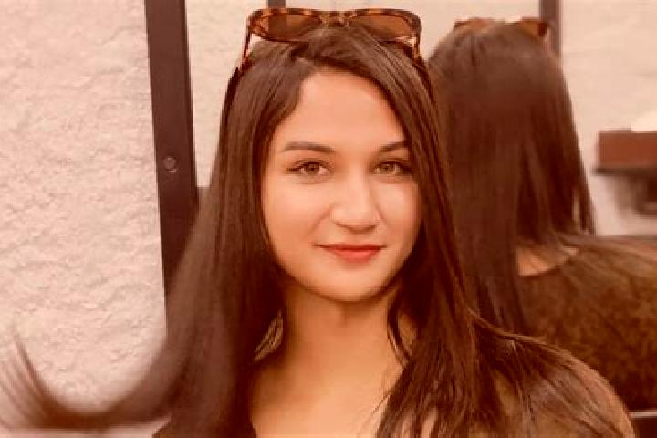 Evelyn, 29 — Escort in Bhagur, India