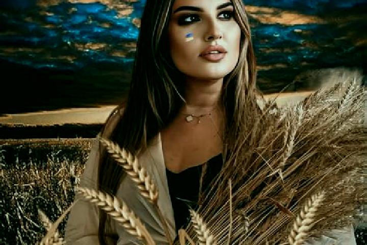 Evelyn, 29 — Escort in Bohorodchany, Ukraine