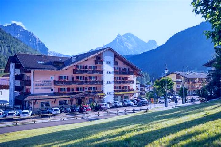 Evelyn, 29 — Escort in Canazei, Italy