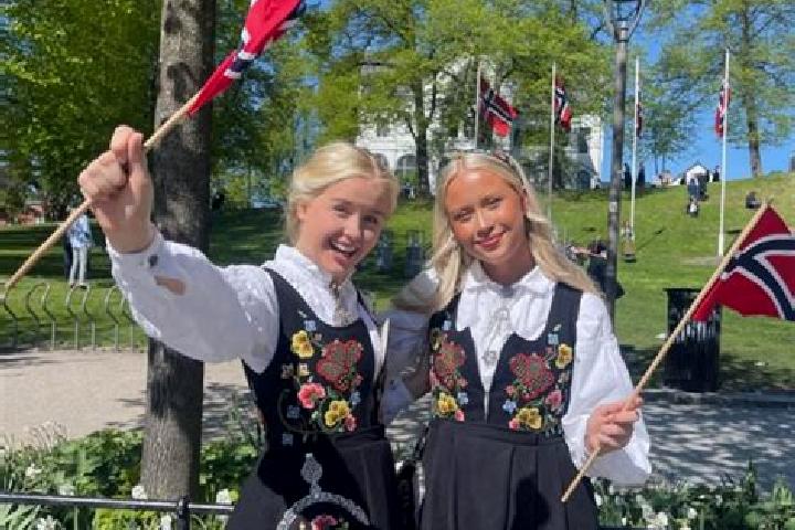 Evelyn, 29 — Escort in Gaupne, Norway