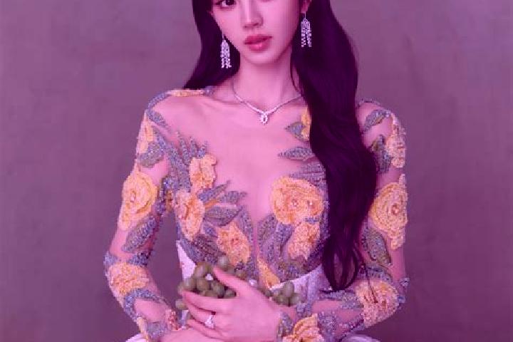 Evelyn, 29 — Escort in Xiwei, China