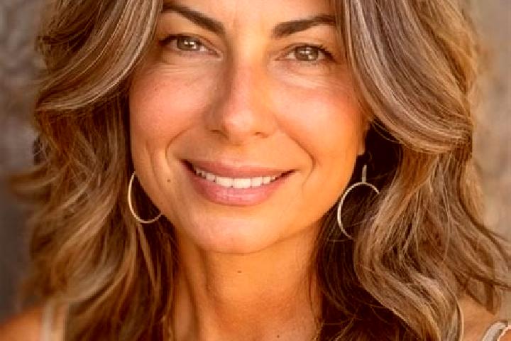 Evelyn, 30, a brunette grey-eyed middle eastern companion based in Acurenam. Offering Duos, Striptease, OWO, Dinner Date. Available for incall and outcall, o...