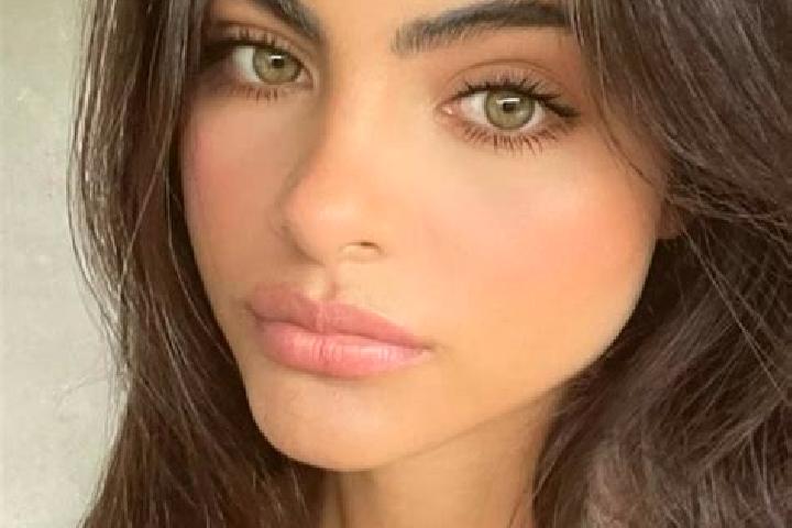 Evelyn, 30, a red green-eyed indian companion based in Leluo. Offering Party Girl, Girlfriend Experience, GFE. Available for incall and outcall, day and even...