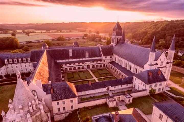 Evelyn, 30 — Escort in Fontevraud-l Abbaye, France