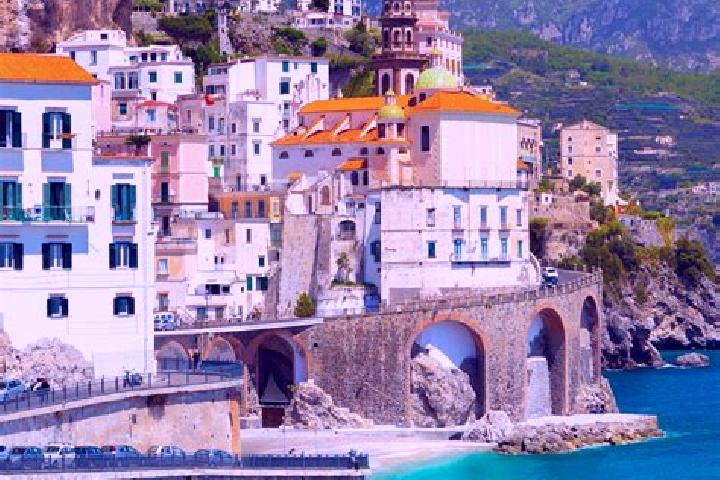 Evelyn, 30 — Escort in Olginate, Italy