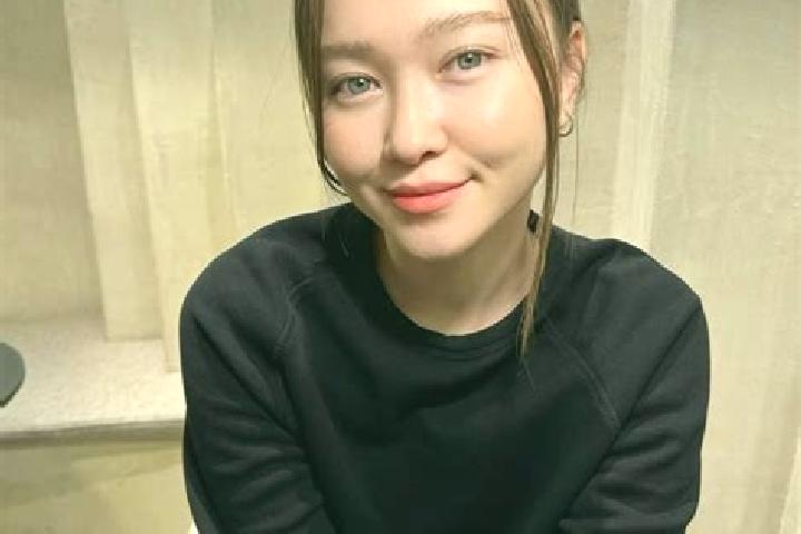 Evelyn, 31, a dark blonde blue-eyed asian companion based in Tiszavasvari. Offering OWO, CIM, Travel Companion, Girlfriend Experience. Available for incall a...