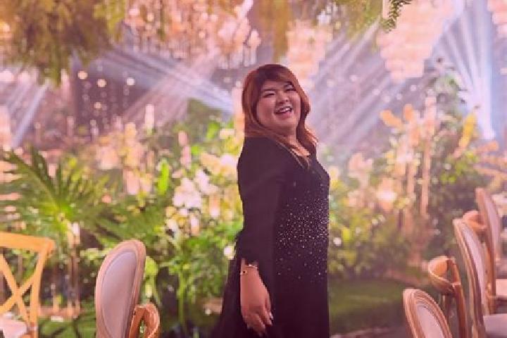 Evelyn, 31 — Escort in Awayan, Indonesia