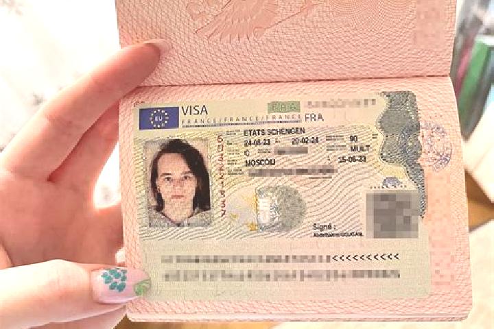 Evelyn, 31 — Escort in Mercury, France