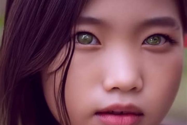 Evelyn, 32, a auburn green-eyed asian companion based in Ting Kok. Offering Roleplay, Duos. Available for incall and outcall, day and evening dates.