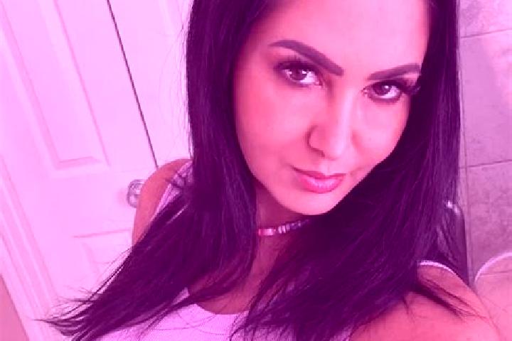 Evelyn, 32, a chestnut green-eyed mediterranean companion based in Defiance. Offering Prostate Massage, OWO, Couples, A-Level. Available for incall and outca...
