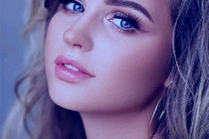 Evelyn, 32, a dark blonde blue-eyed european companion based in Gonnoi. Offering Girlfriend Experience, Dinner Date, Massage, GFE. Available for incall and o...