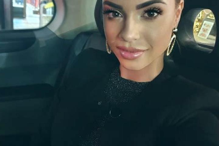 Evelyn, 32, a red dark-eyed mediterranean companion based in Sint-Kornelis-Horebeke. Offering A-Level, Party Girl, BDSM, Dinner Date. Available for incall an...