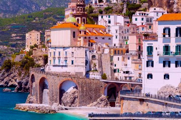 Evelyn, 32 — Escort in Bulciago, Italy