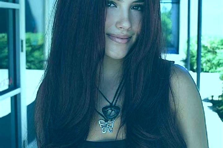 Evelyn, 33, a auburn dark-eyed european companion based in Hegelsom. Offering Travel Companion, Overnight, Tantra, Dinner Date. Available for incall and outc...