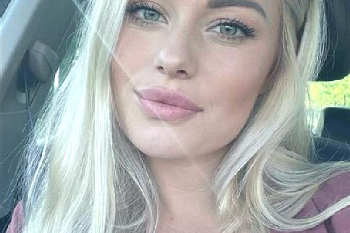 Evelyn, 33, a blonde hazel-eyed mediterranean companion based in Runcu Mare. Offering Deep French Kissing, Prostate Massage, 69, Dinner Date, Roleplay. Avail...