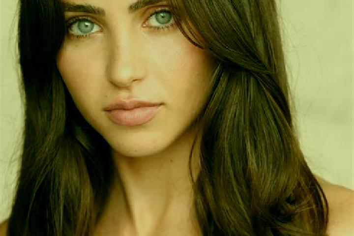 Evelyn, 33, a red brown-eyed mediterranean companion based in Combani. Offering BDSM, GFE, Prostate Massage. Available for incall and outcall, day and evenin...
