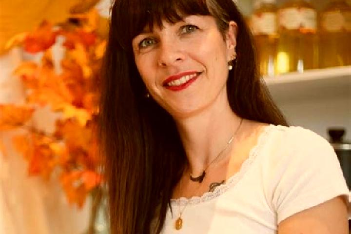 Evelyn, 33 — Escort in Ousse, France