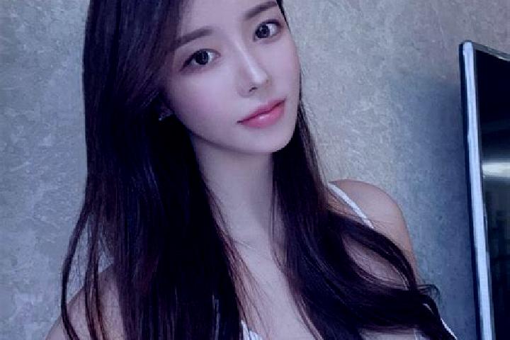 Evelyn, 33 — Escort in Sijung, North Korea