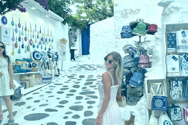 Evelyn, 33 — Escort in Simantra, Greece
